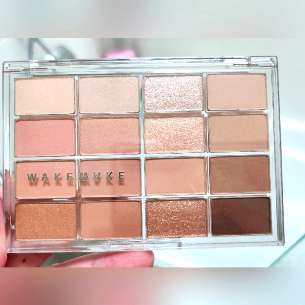 NEW WakeMake Soft Blurring Eye Palette 03